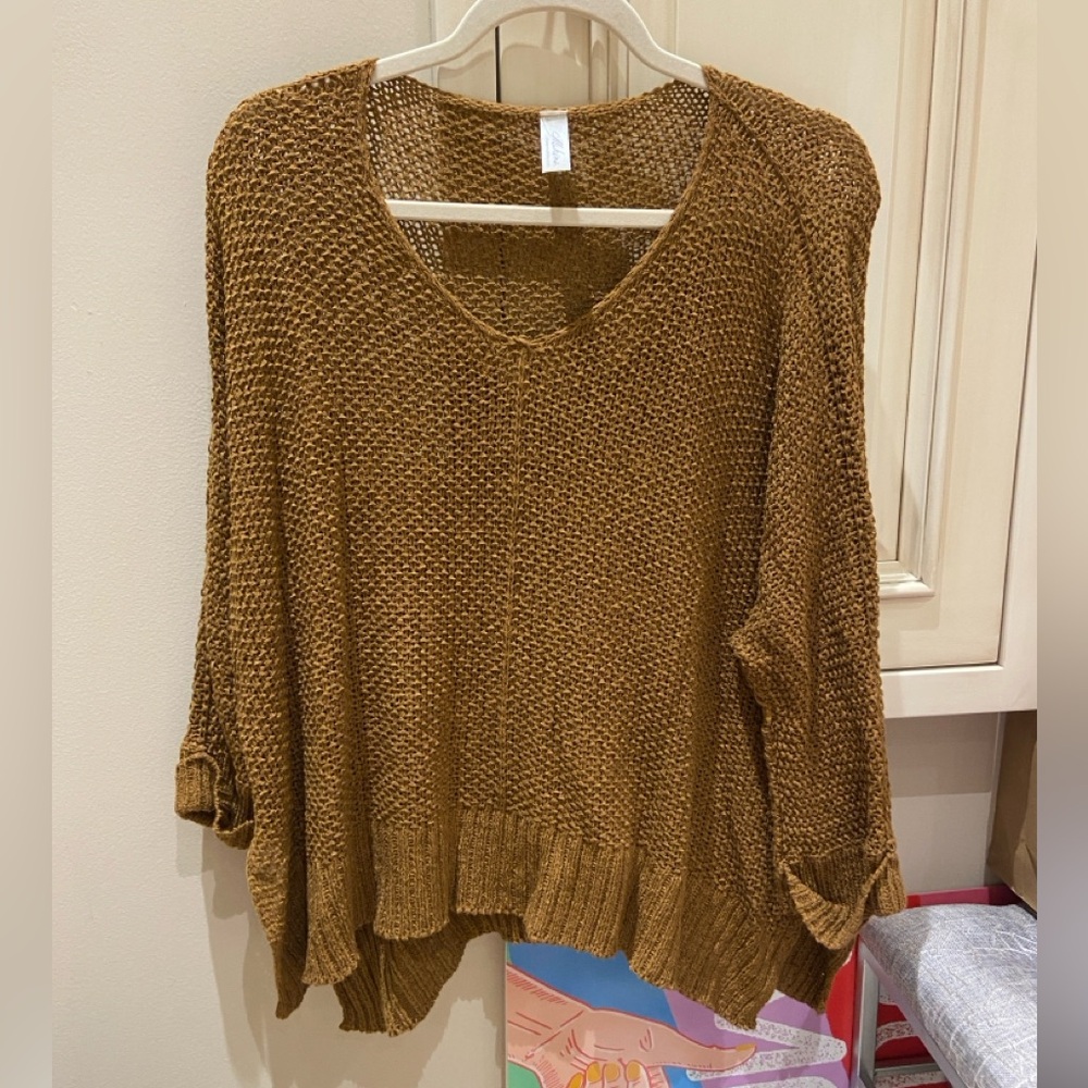 Mahina Hawaii brown sweater with cuff on sleeve